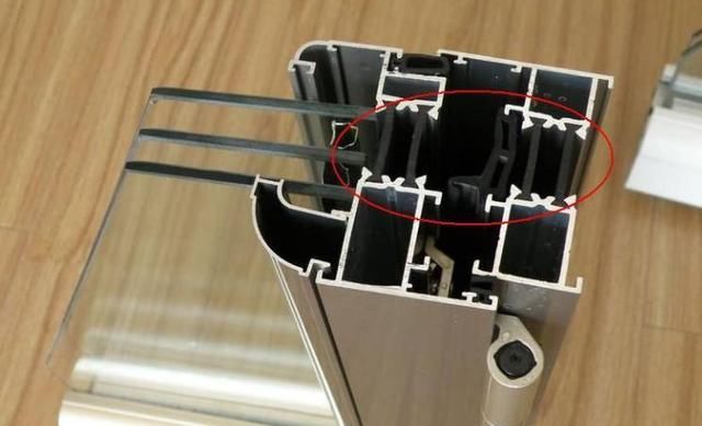 如何區分斷橋鋁門窗的隔熱條是尼龍還是PVC？